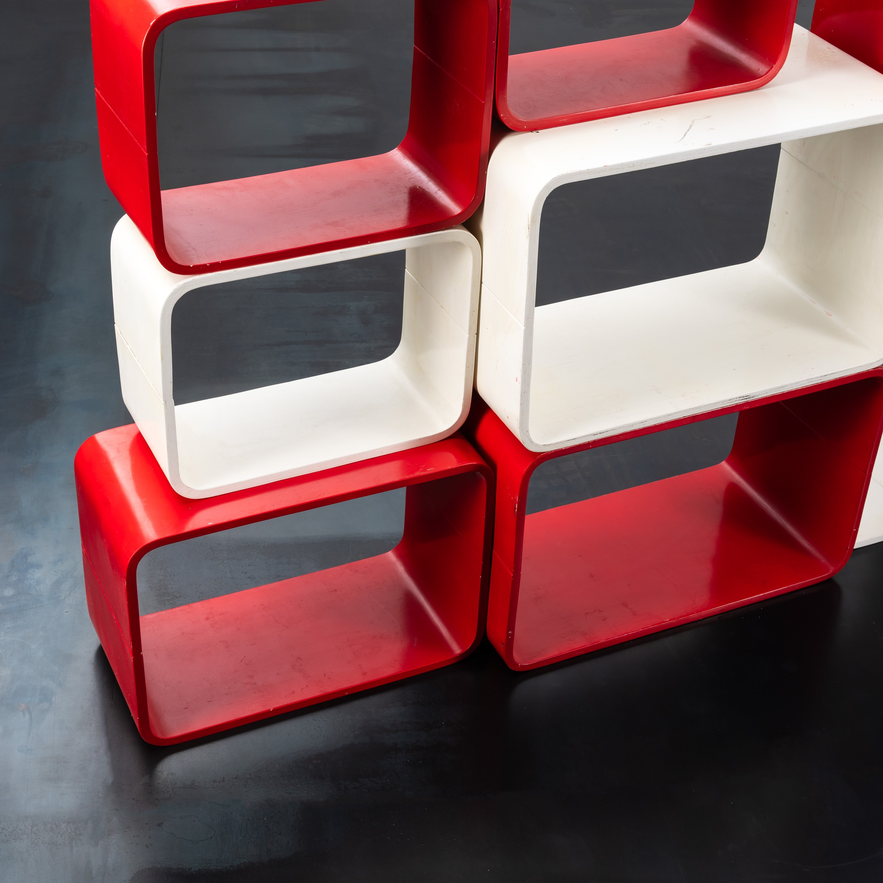 Anonimo - Libreria a nove moduli componibile in legno laccato