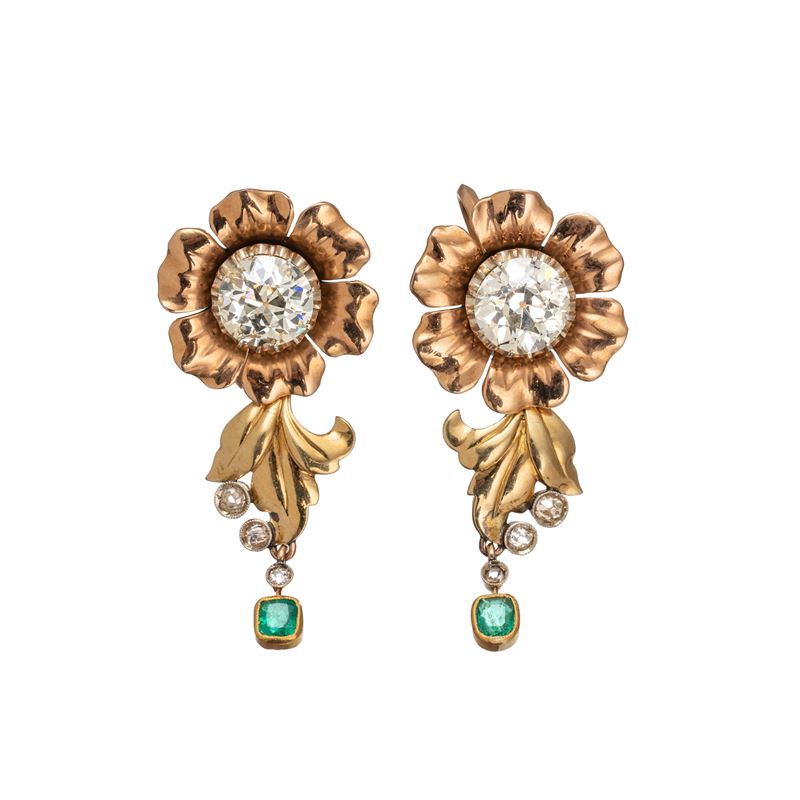 Orecchini in oro 18 kt (giallo e bianco) con diamanti e pendente staccabile con rosette