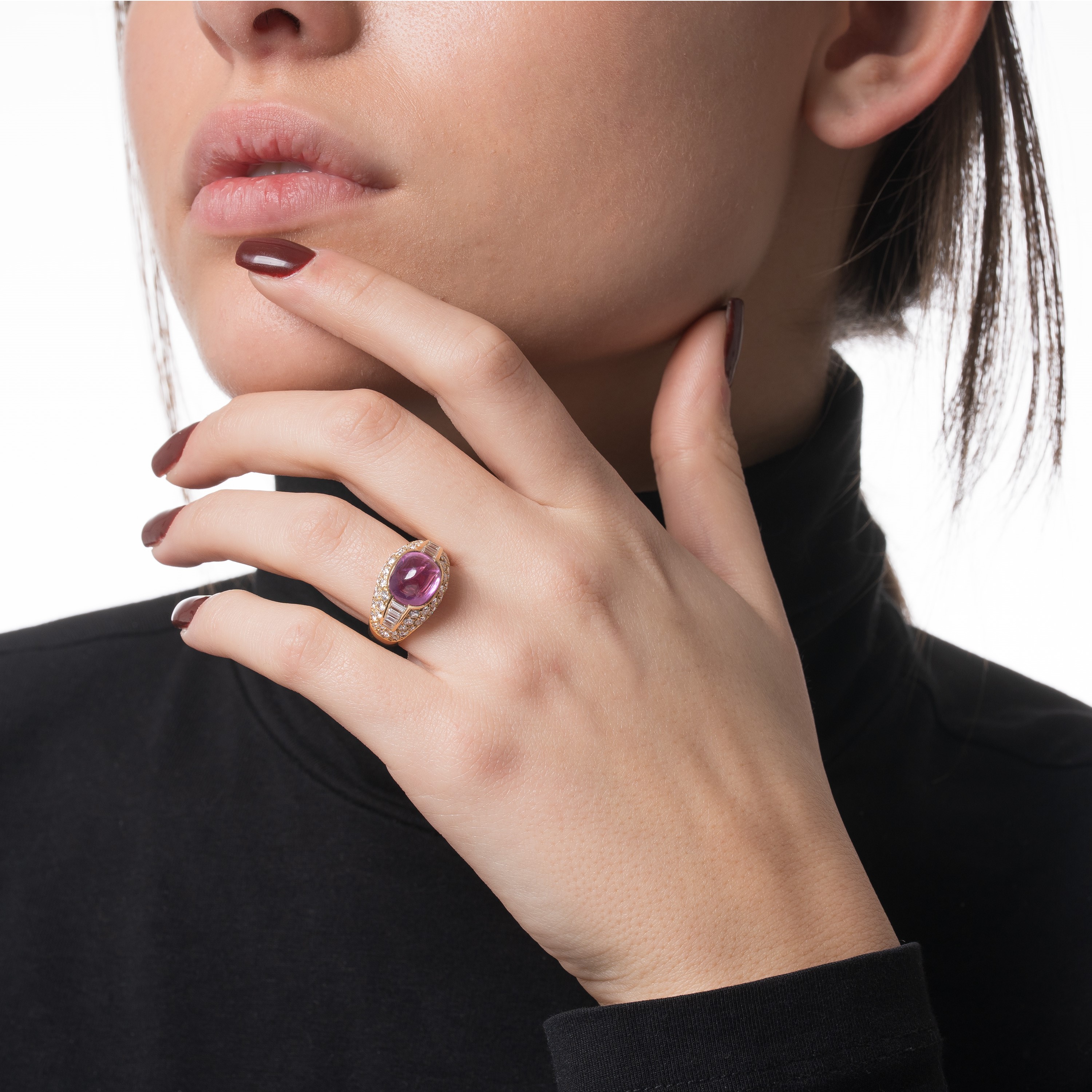 Bulgari - Anello “Trombino” in oro giallo con cabochon di zaffiro rosa e diamanti