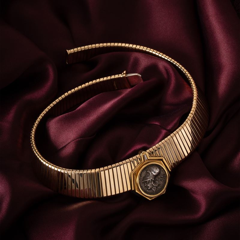 Bulgari - Girocollo Tubogas in oro giallo 18 kt con moneta centrale in argento brunito