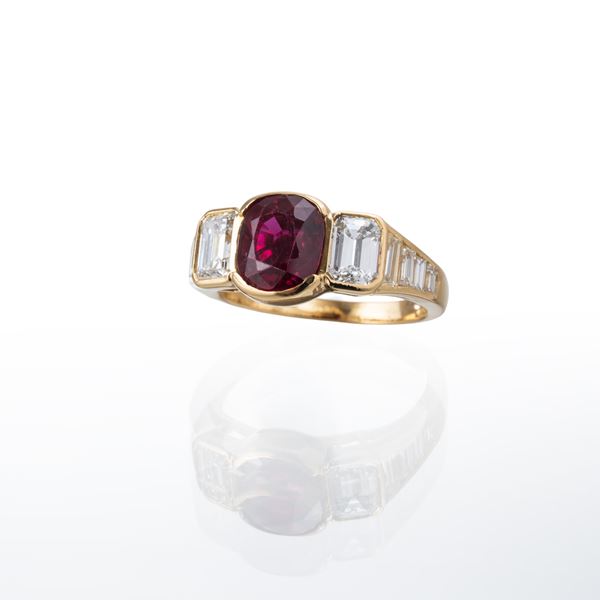 ANELLO IN ORO GIALLO 18 KT CON RUBINO E DIAMANTI