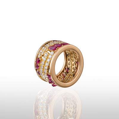 Anello in oro giallo 18 kt con diamanti taglio brillante e rubini