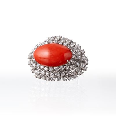 Anello in oro bianco 18 kt con corallo e diamanti
