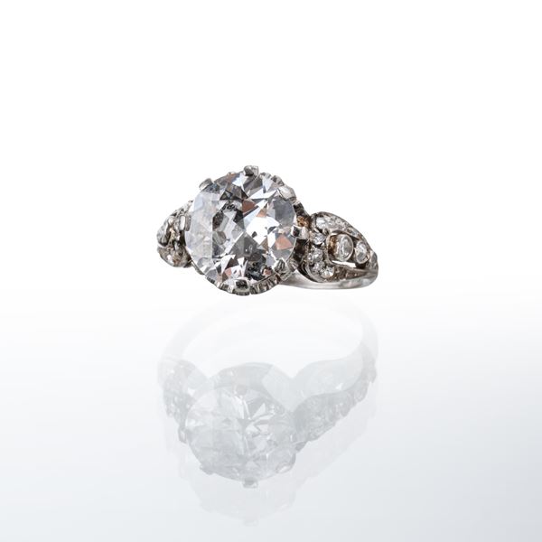ANELLO IN PLATINO CON DIAMANTE TAGLIO VECCHIA EUROPA