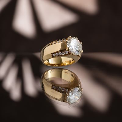 Anello in oro giallo 18 kt con diamante, ct 4,88