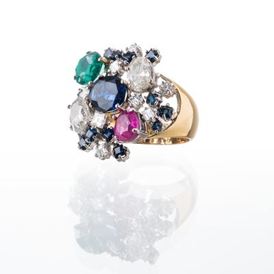 Anello a fantasia, oro giallo e bianco 18 kt, zaffiri, zaffiro rosa, smeraldo e diamanti