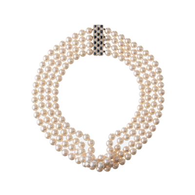 Girocollo a quattro fili di perle bianche con chiusura in oro bianco 18 kt e pavé di diamanti e z...