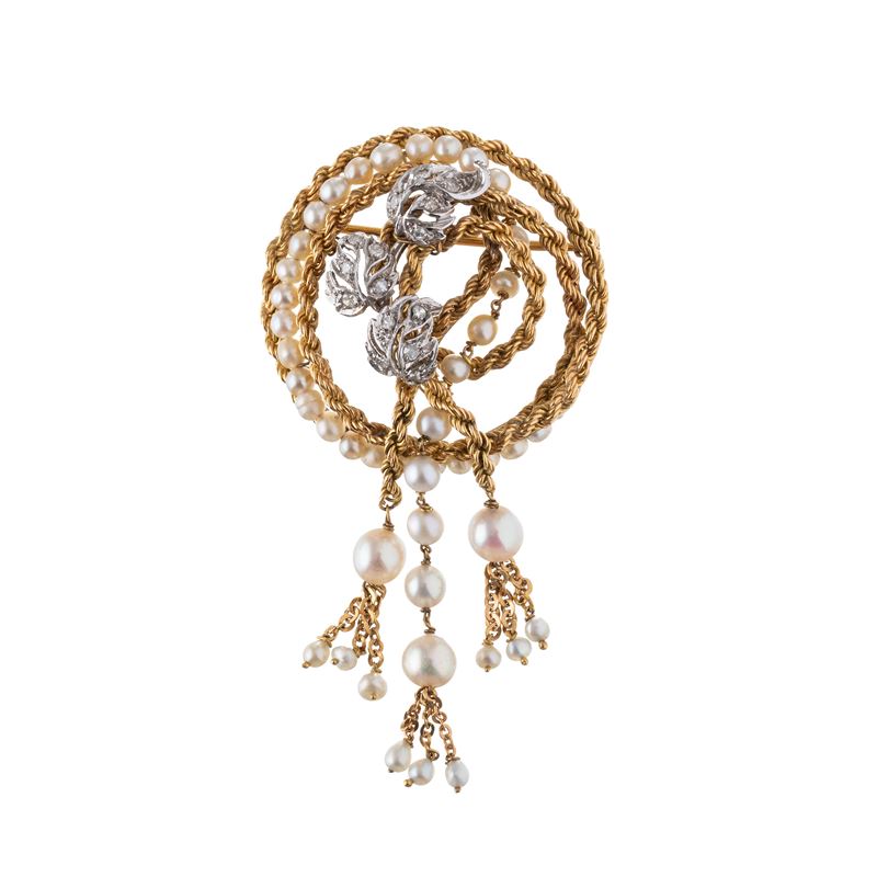 Spilla, oro giallo 18 kt, perle e brillanti