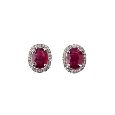Orecchini, oro bianco 18 kt con rubini naturali e diamanti