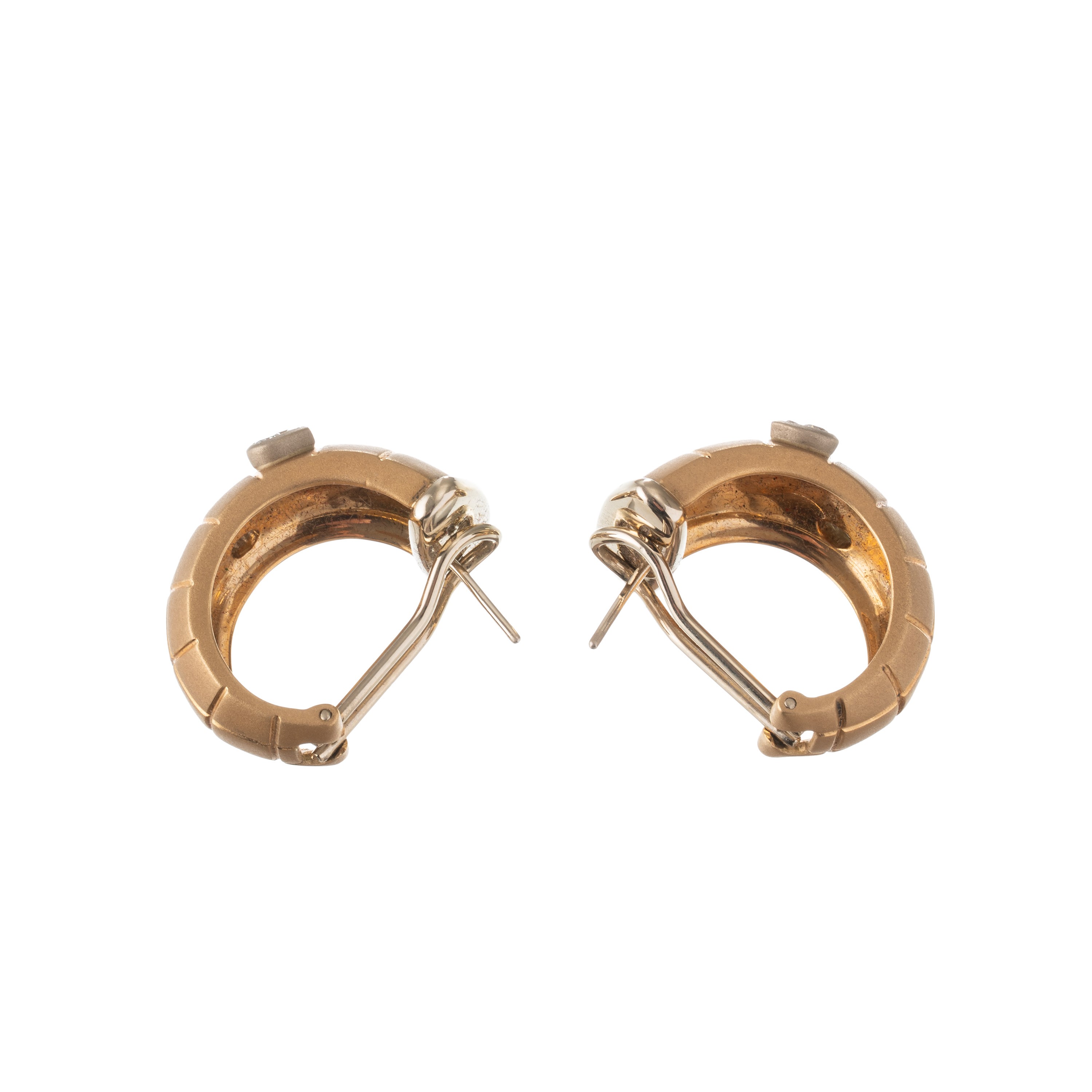 Parure in oro giallo satinato 18 kt con quarzo citrino cabochon e diamanti, composta da anello e ...