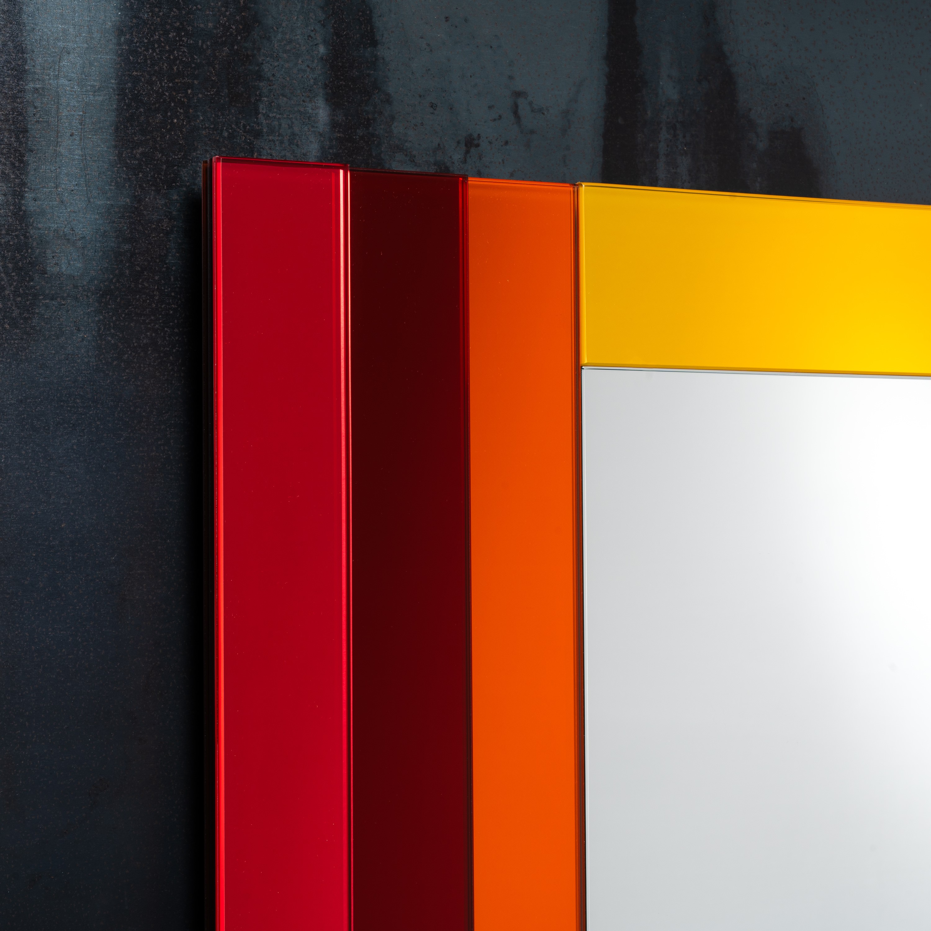 Ettore Sottsass Jr - Specchio della serie “Gli specchi di Dioniso” (n. 3)