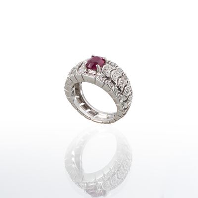 Anello in oro bianco 18 kt con rubino e diamanti