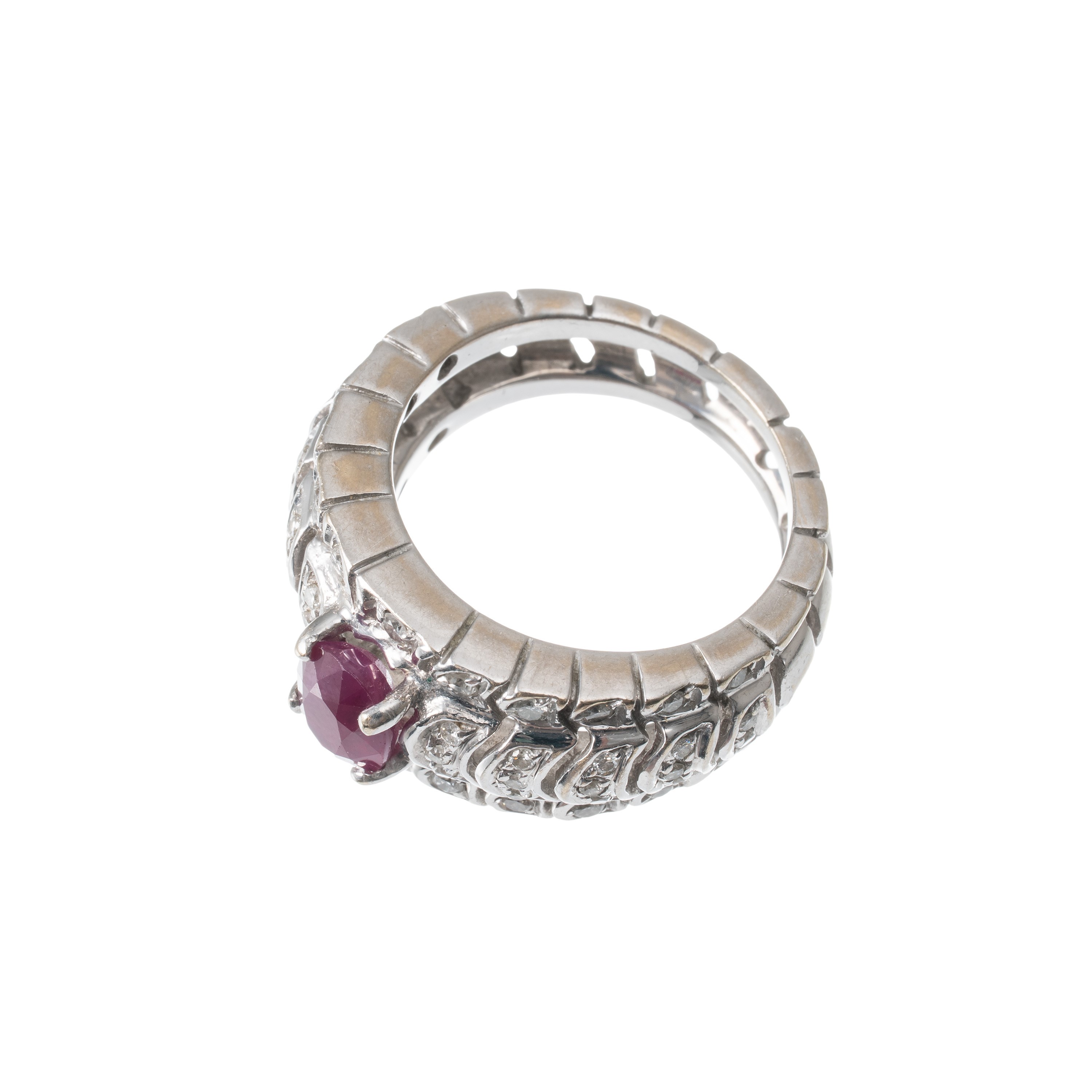 Anello in oro bianco 18 kt con rubino e diamanti