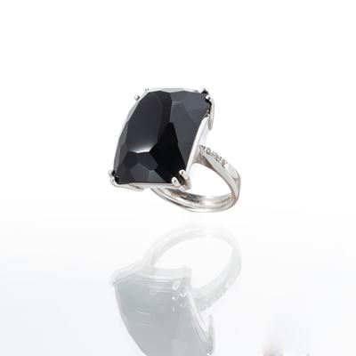 Anello in platino con onice rettangolare