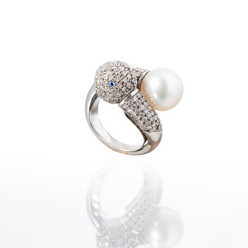 Anello in oro bianco 18 kt con perla coltivata (12 mm) e pavé di brillanti