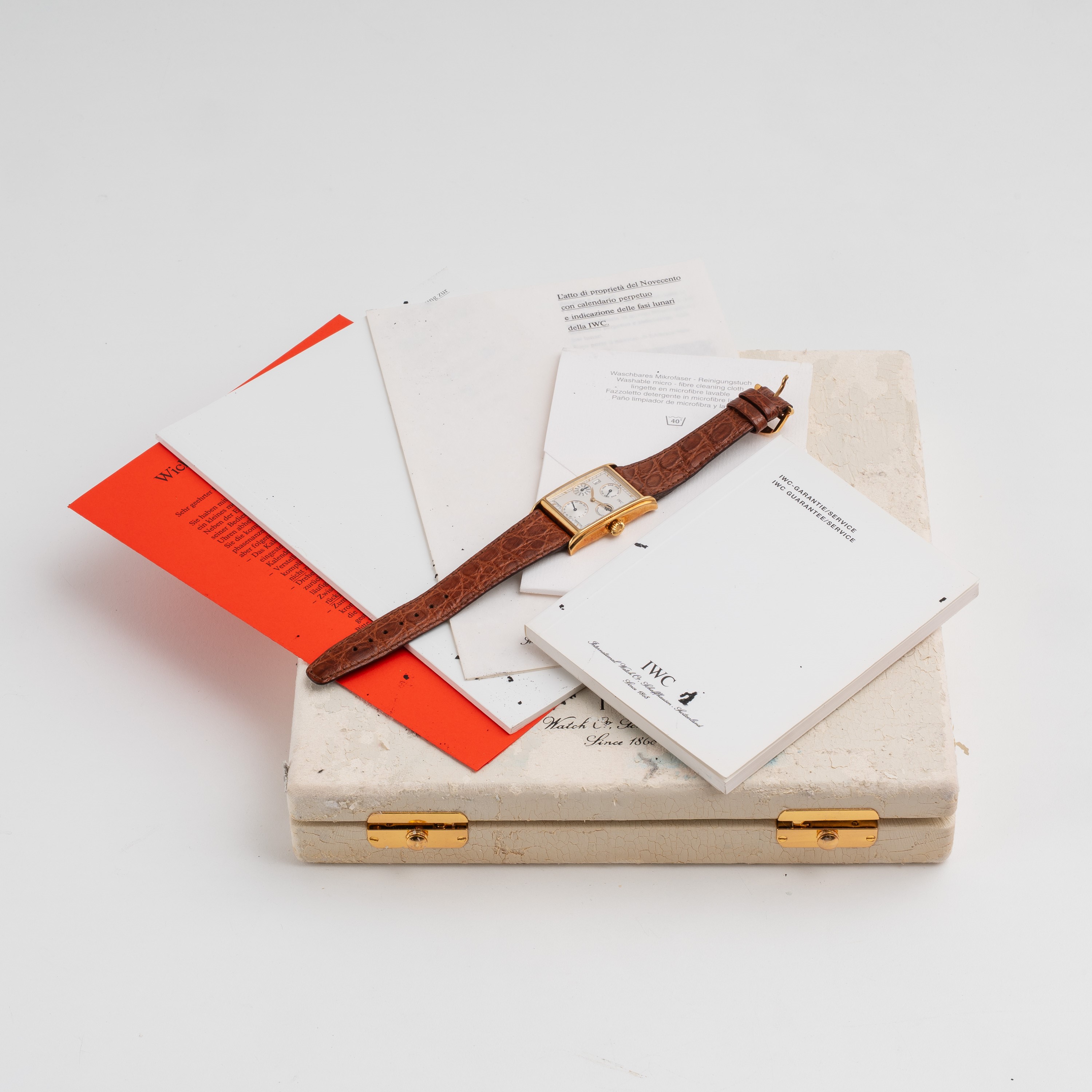 Iwc - Novecento – Calendario perpetuo in oro giallo 18 kt a carica automatica con quadrante argen...