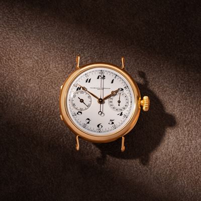 Cronografo monopulsante in oro giallo 18 kt con quadrante in porcellana e indici Breguet