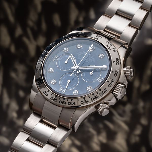 ROLEX - ROLEX - DAYTONA  CRONORGAFO A CARICA AUTOMATICA IN ORO BIANCO 18 KT CON QUADRANTE IN SODALITE, INDICI DIAMANTE TAGLIO BRILLANTE E BRACCIALE OYSTER IN ORO BIANCO 18 KT.