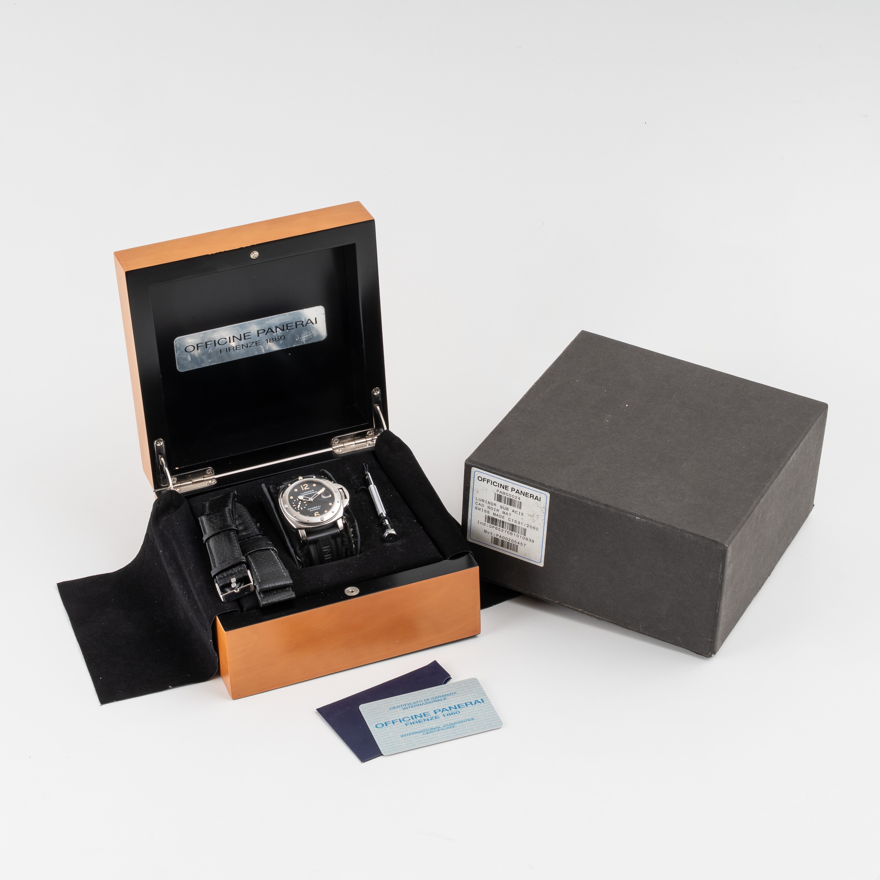 Panerai - PAM 2402 Orologio solo tempo a carica automatica in acciaio con quadrante nero e datari...