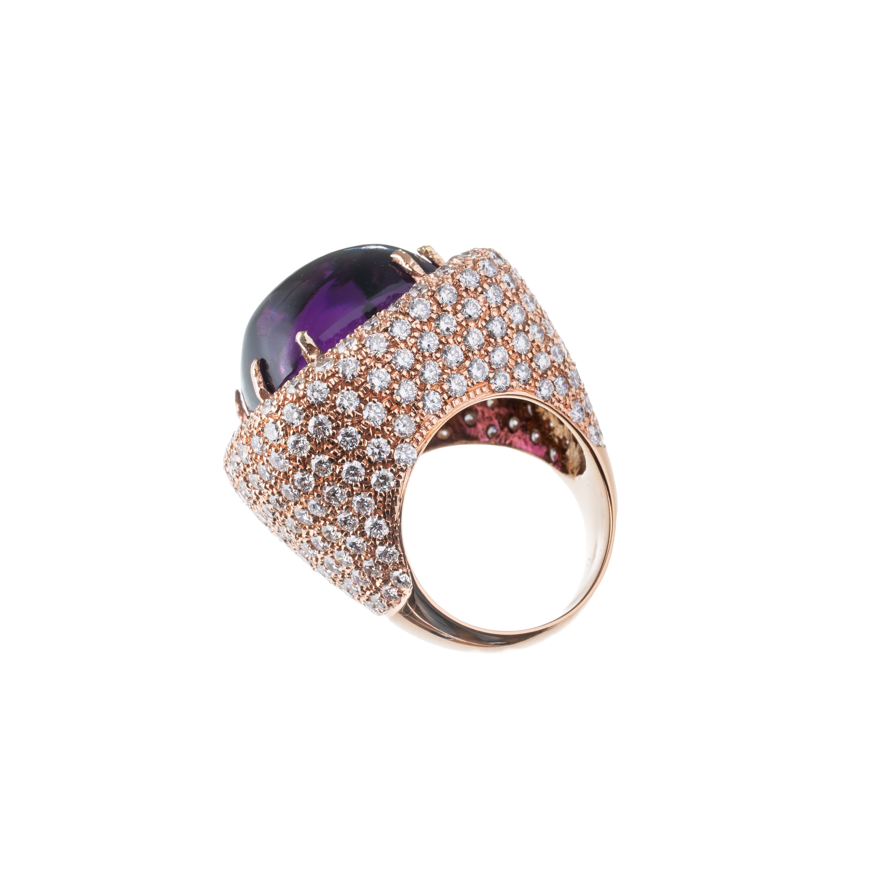 Anello in oro giallo 18 kt con ametista cabochon e diamanti