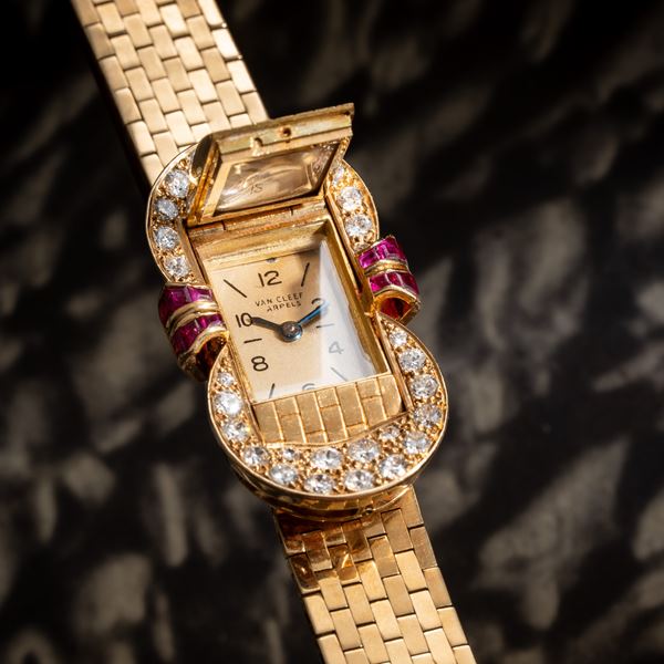 VAN CLEEF &amp; ARPELS - VAN CLEEF & ARPELS OROLOGIO SOLO TEMPO IN ORO GIALLO 18 KT A CARICA MANUALE CON BRACCIALE INTEGRATO IN ORO GIALLO 18 KT, CON GHIERA IN DIAMANTI E RUBINI