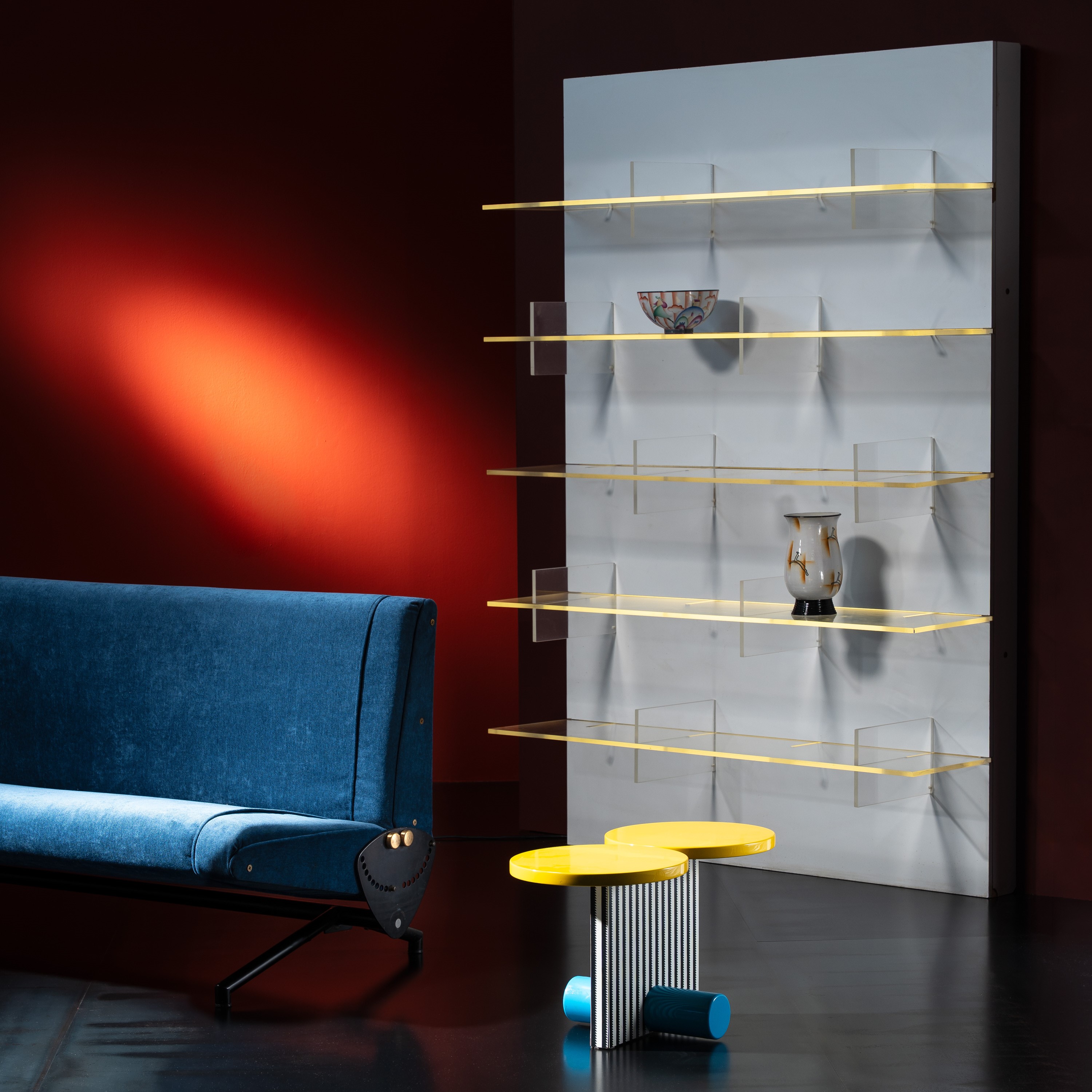Michele De Lucchi - Tavolino “Polar” in laminato decorato (produzione Memphis, Italia, disegno 19...