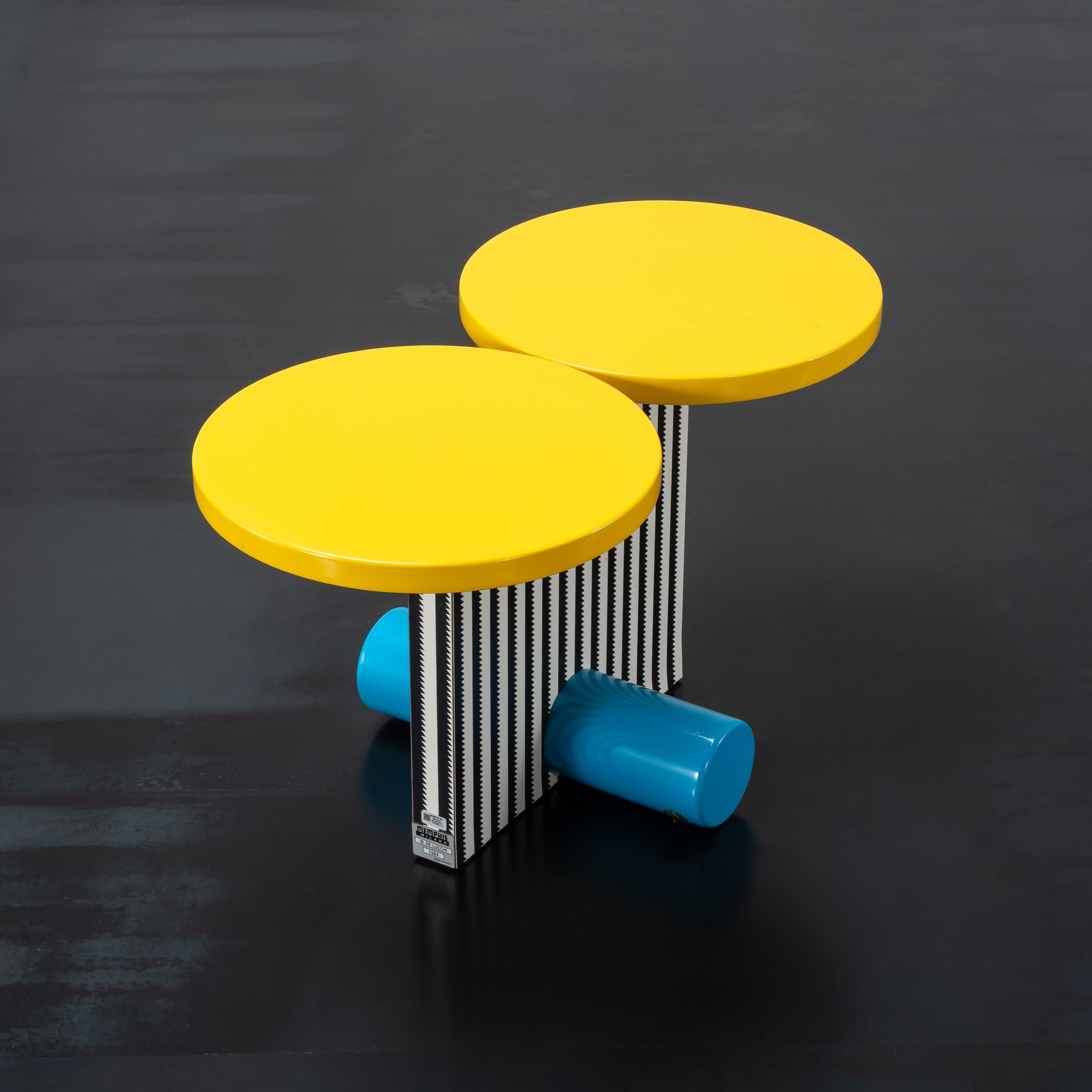 Michele De Lucchi - Tavolino “Polar” in laminato decorato (produzione Memphis, Italia, disegno 19...