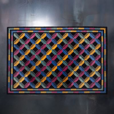 Tappeto in lana con ordito in fibre artificiali (produzione anni '80)