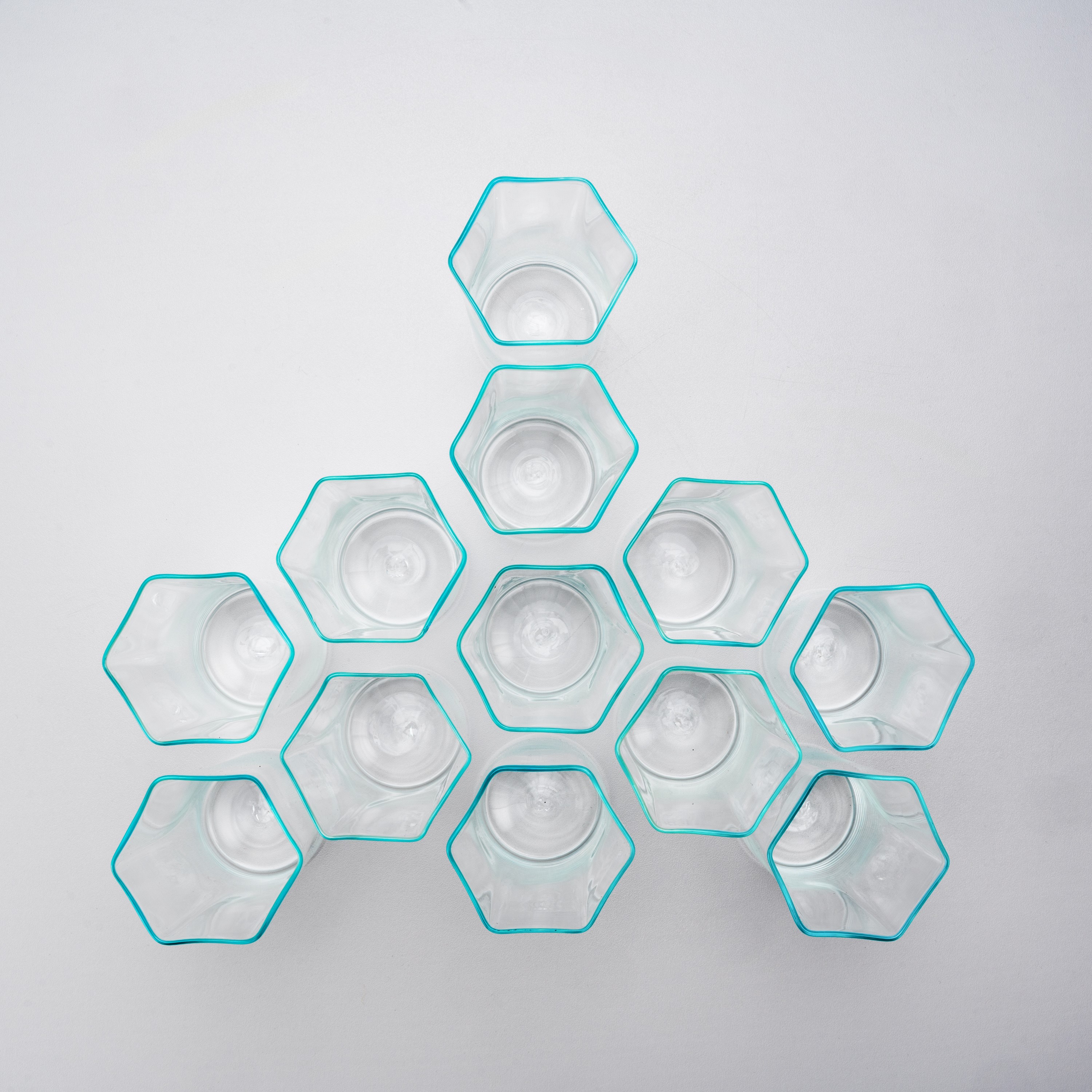 Carlo Scarpa - Dodici bicchieri della serie “Esagonali” in vetro soffiato (produzione Venini, ann...