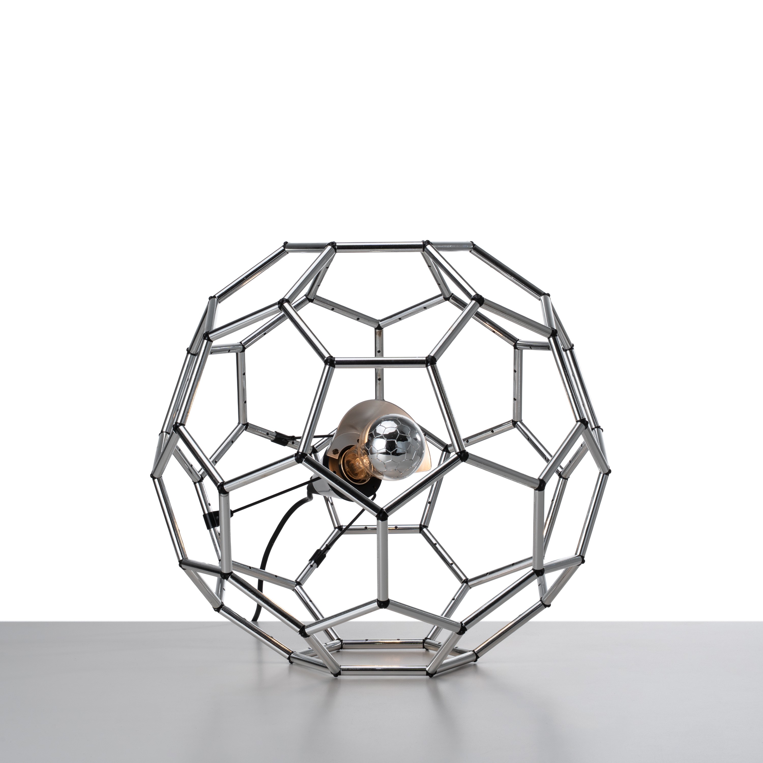 Valenti Milano - Lampada da tavolo in plastica cromata