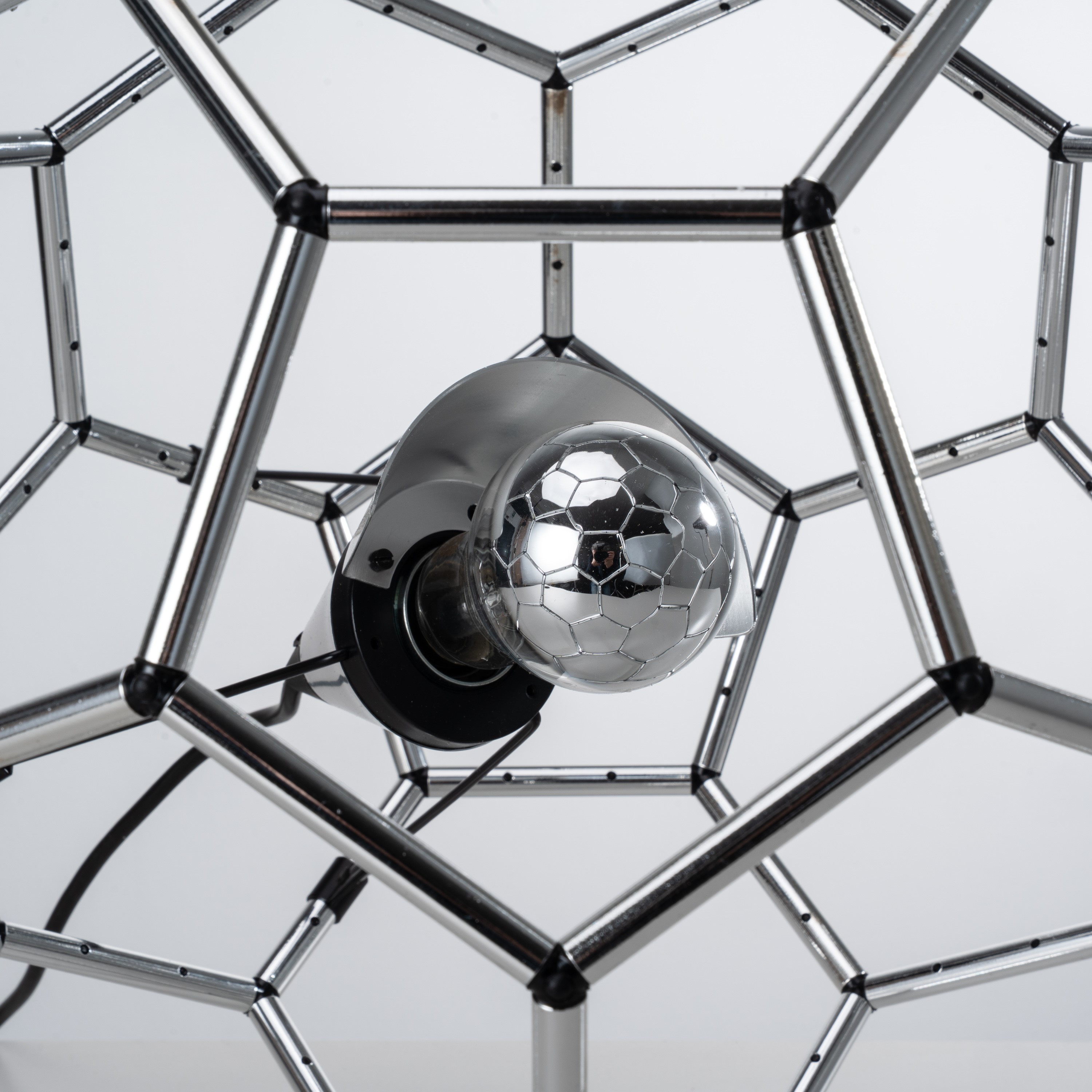 Valenti Milano - Lampada da tavolo in plastica cromata
