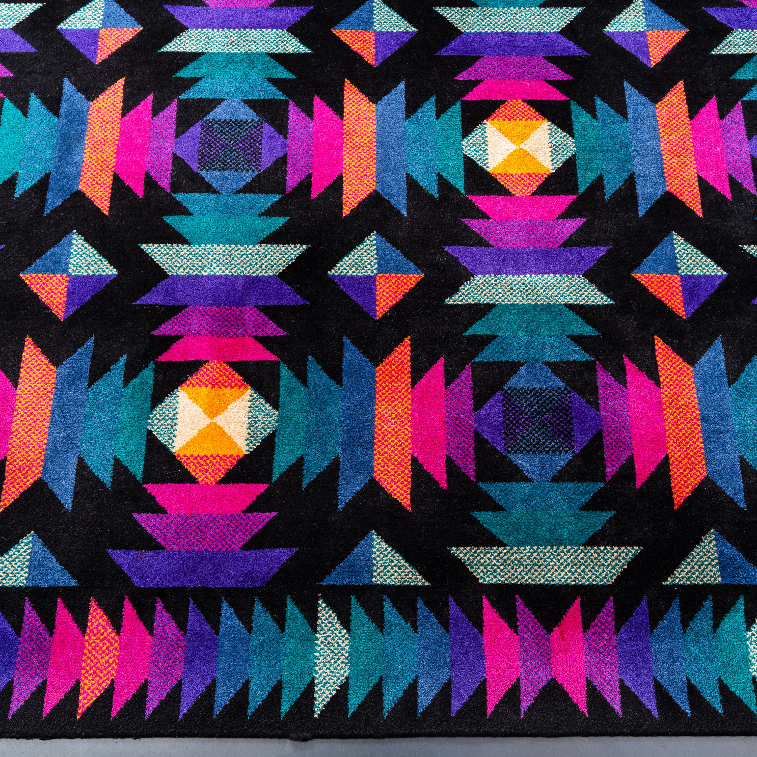 Missoni - Tappeto in lana con ordito in fibre artificiali (produzione italiana, anni ’80)