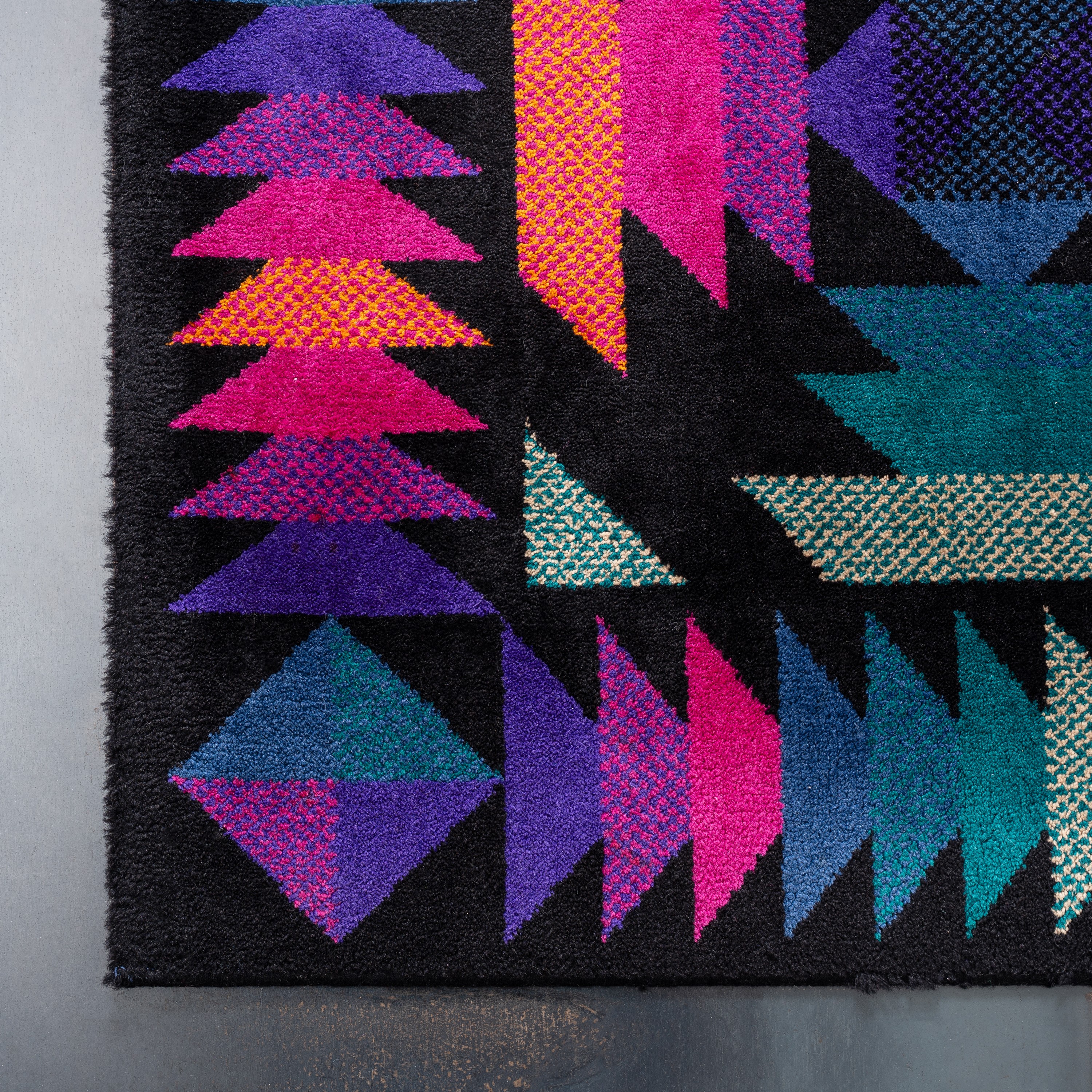 Missoni - Tappeto in lana con ordito in fibre artificiali (produzione italiana, anni ’80)
