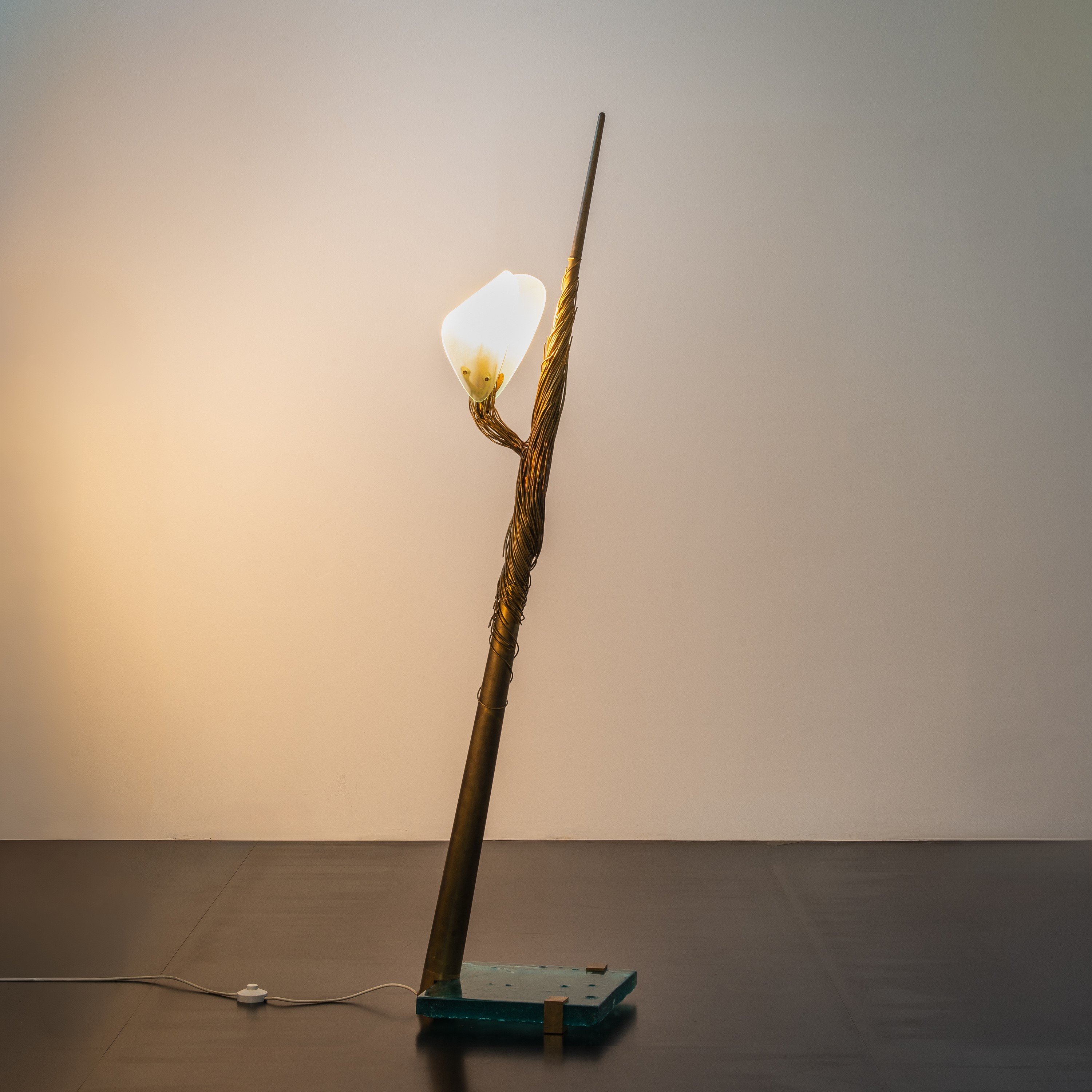 Roberto Giulio Rida - Lampada da terra “Ephemera” in ottone e vetro