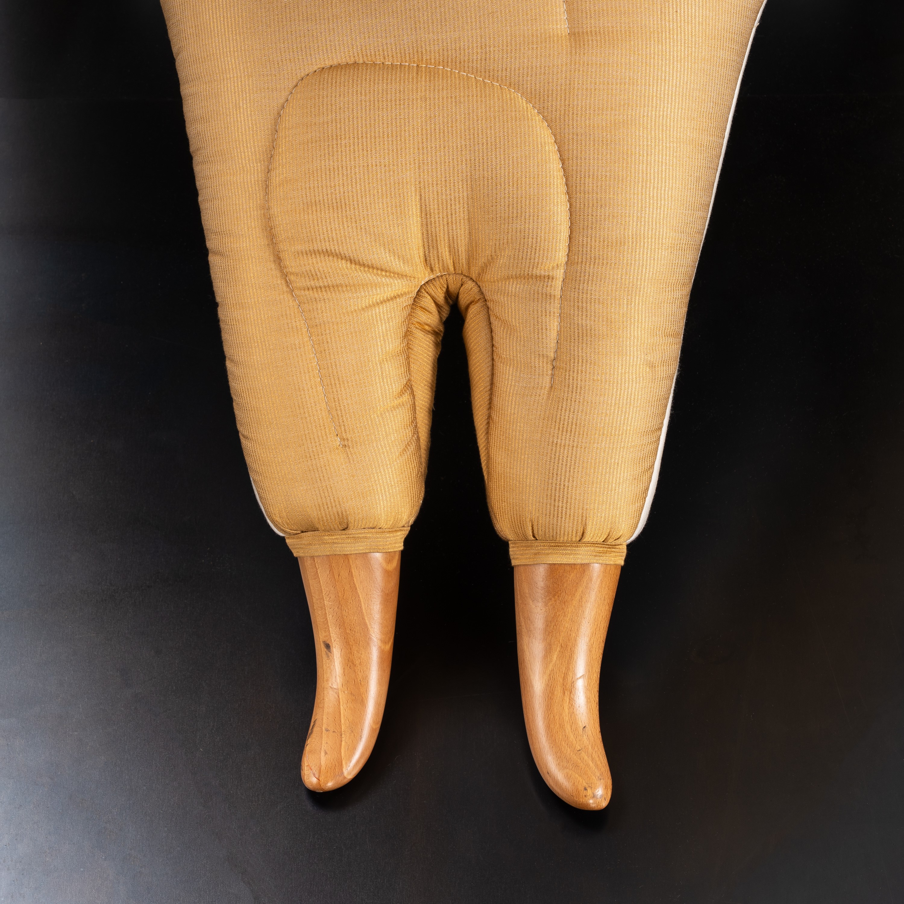 Nigel Coates - Poltrona “Galla” in legno e tessuto