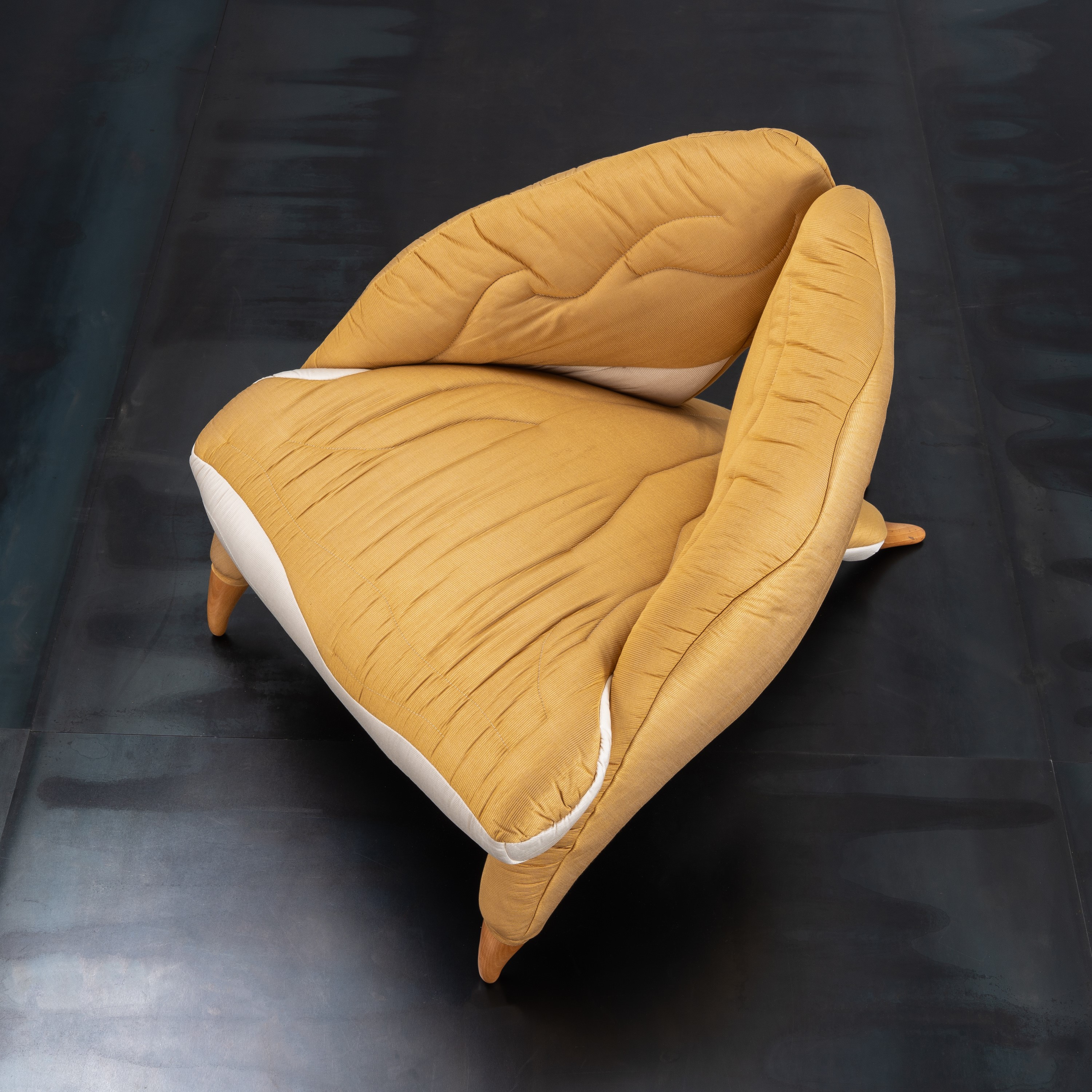 Nigel Coates - Poltrona “Galla” in legno e tessuto