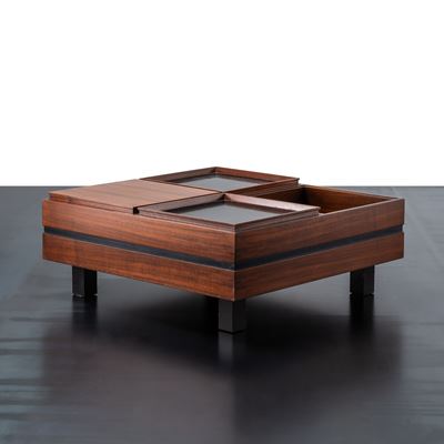 Coffee table con quattro vassoi removibili in laminato nero (prod. Forma, Italia), anni '60