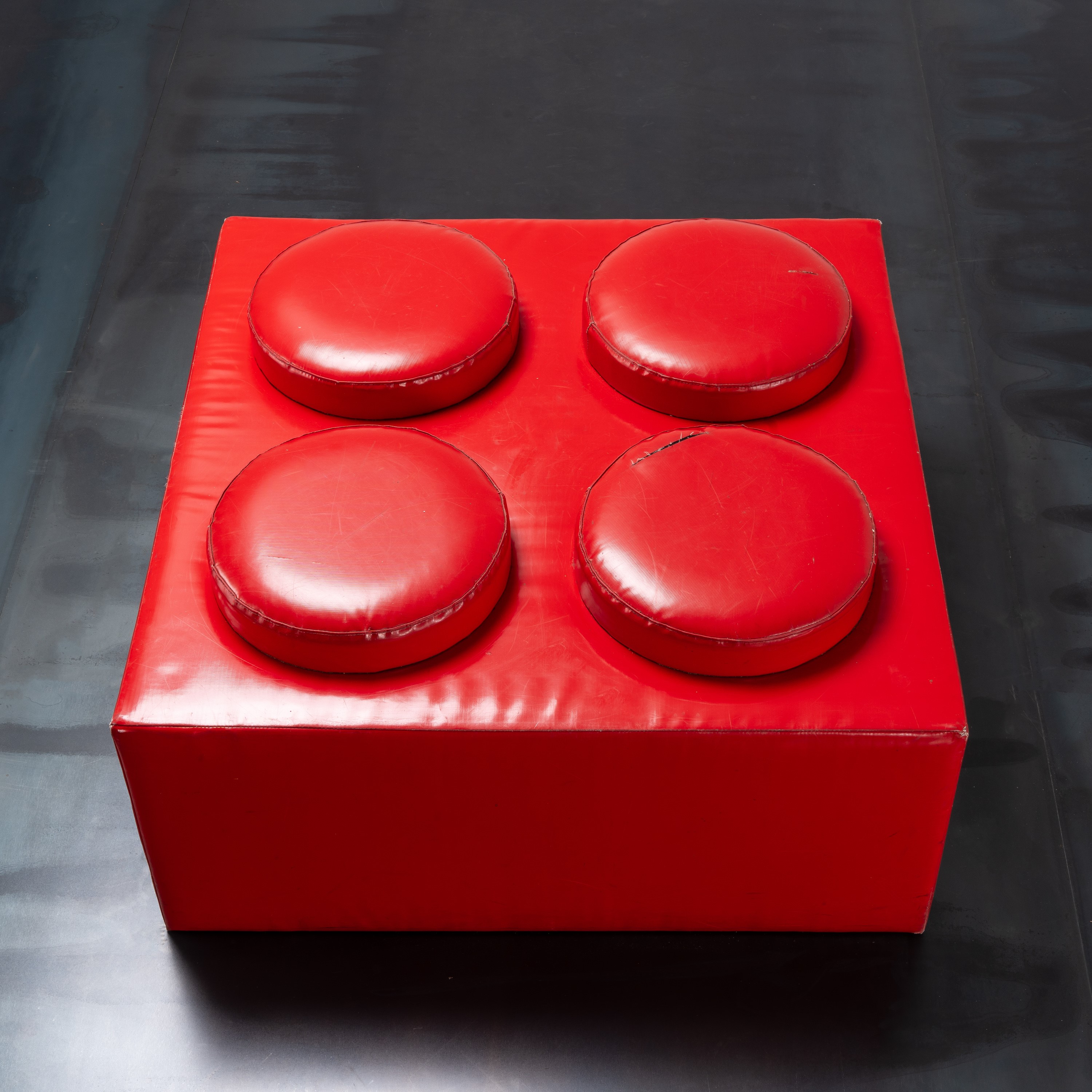Anonimo - Pouf “Lego” in legno e ABS