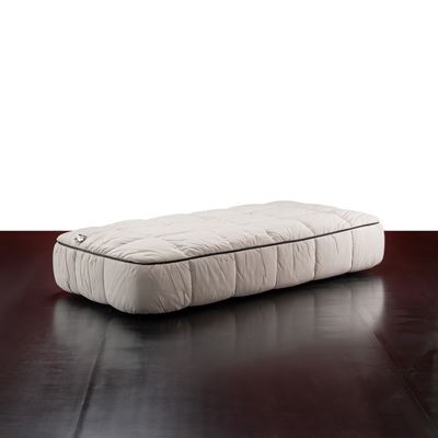 Letto “Strip” in poliuretano e rivestimento in cotone (produzione Arflex, anni ’80)