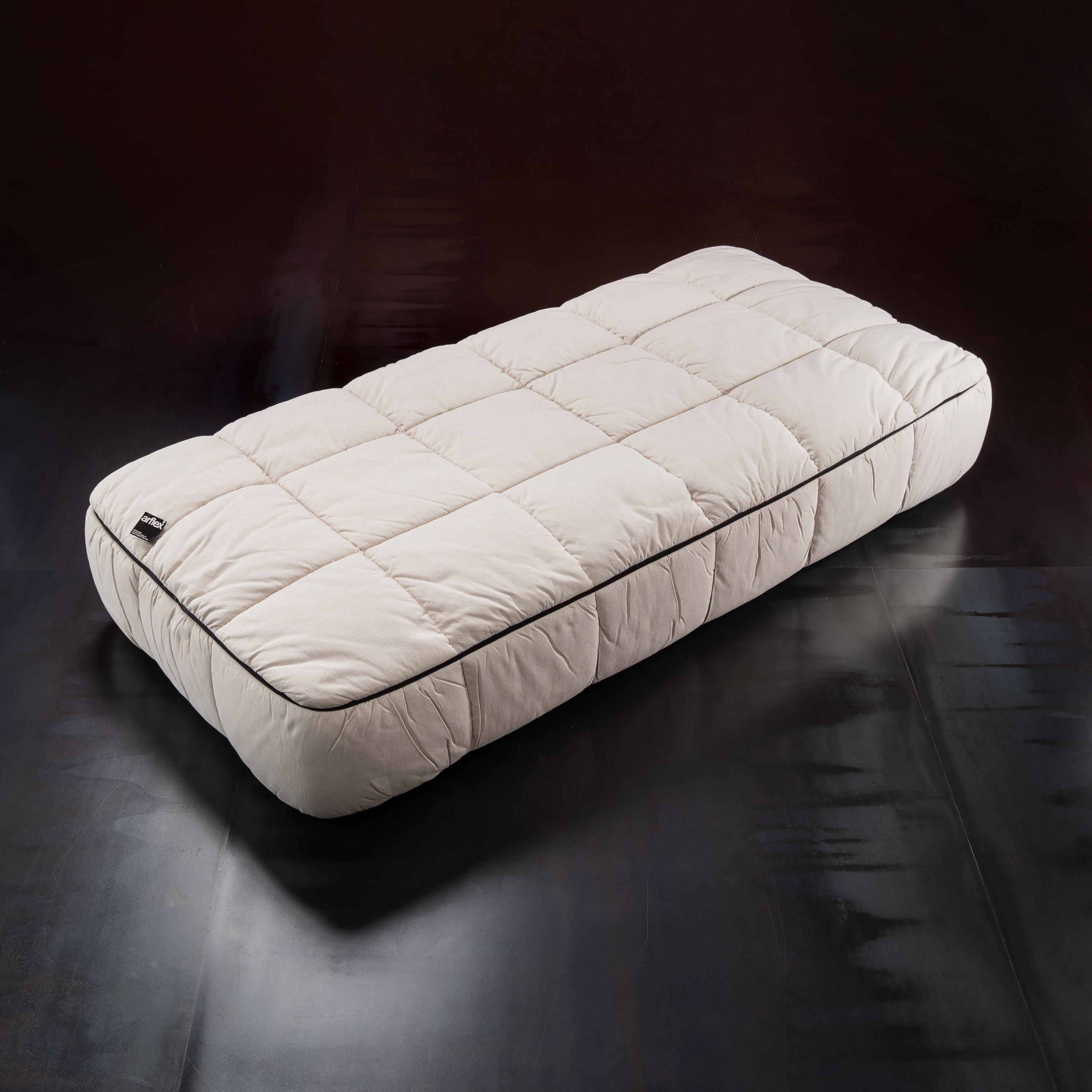 Cini Boeri - Letto “Strip” in poliuretano e rivestimento in cotone (produzione Arflex, anni ’80)