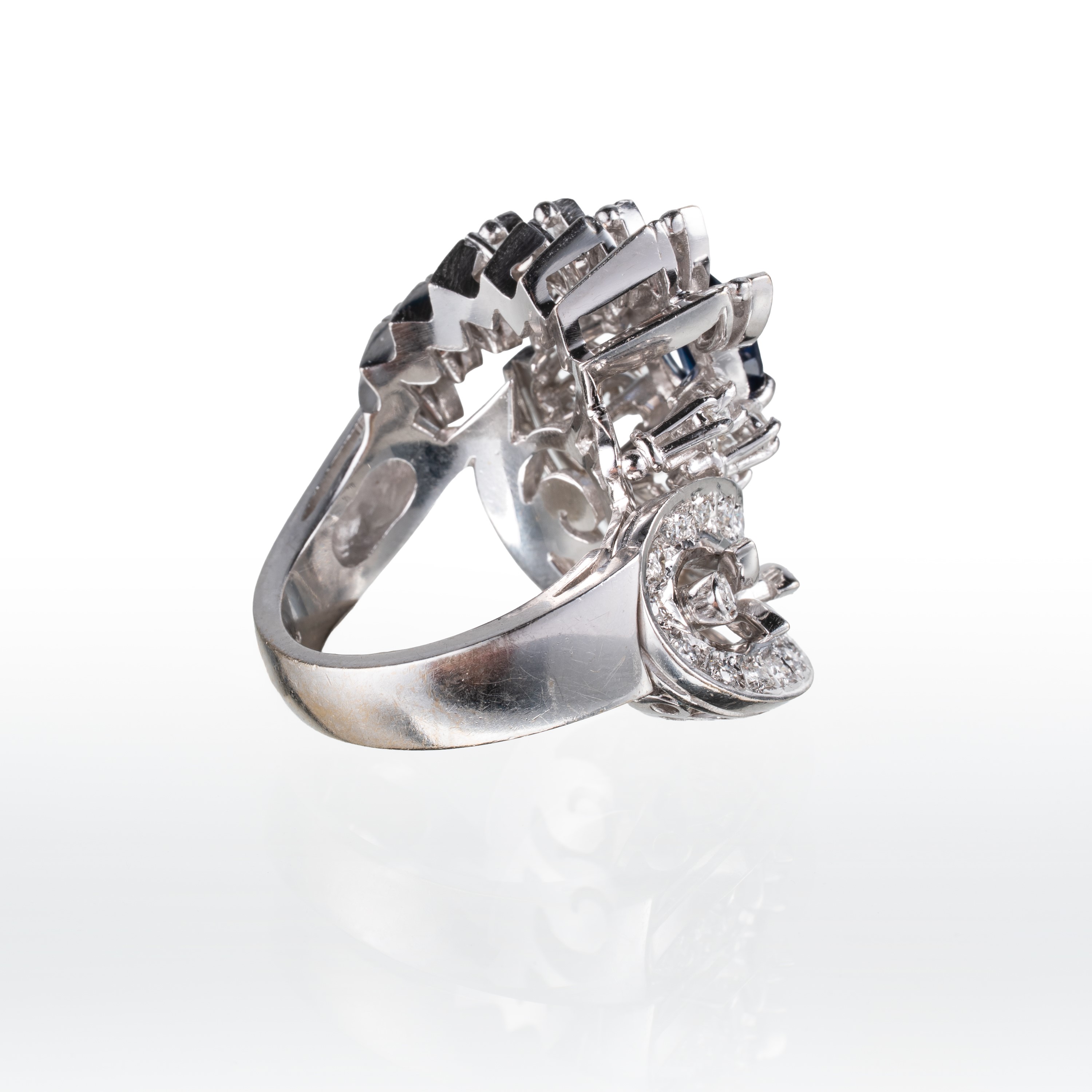Anello in oro bianco 18 kt con zaffiro e diamanti
