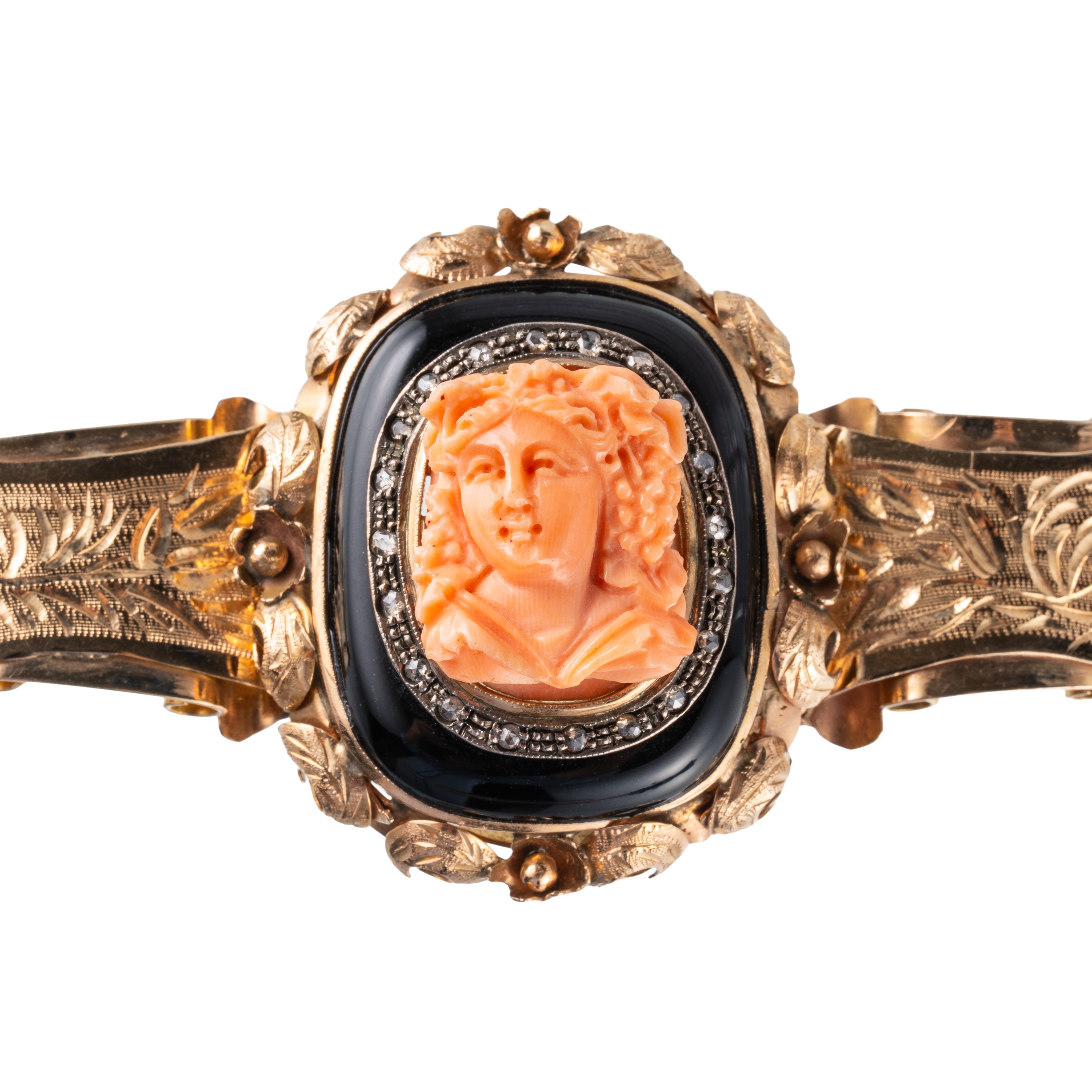 Bracciale in oro giallo 14 kt con volto in corallo inciso e onice