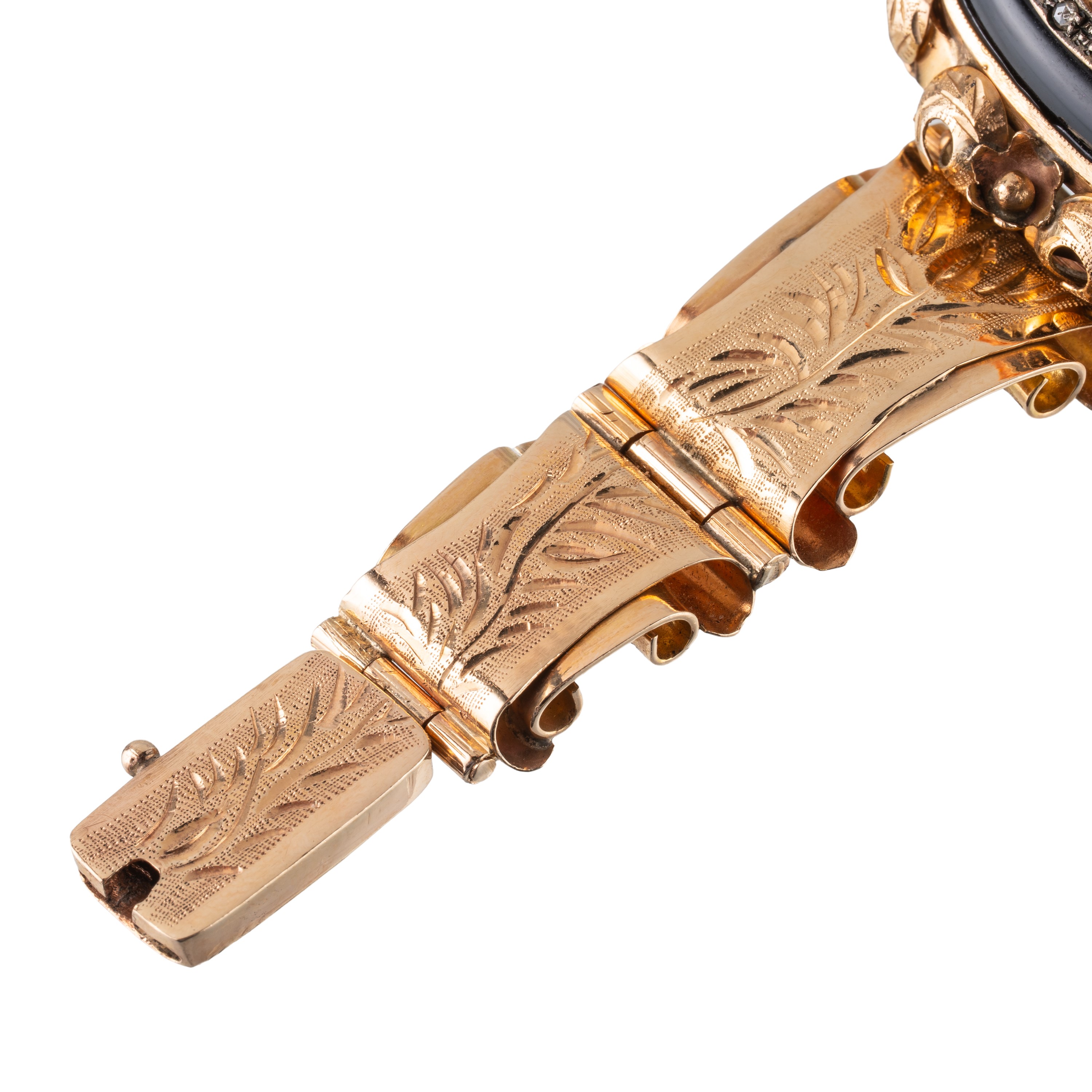 Bracciale in oro giallo 14 kt con volto in corallo inciso e onice