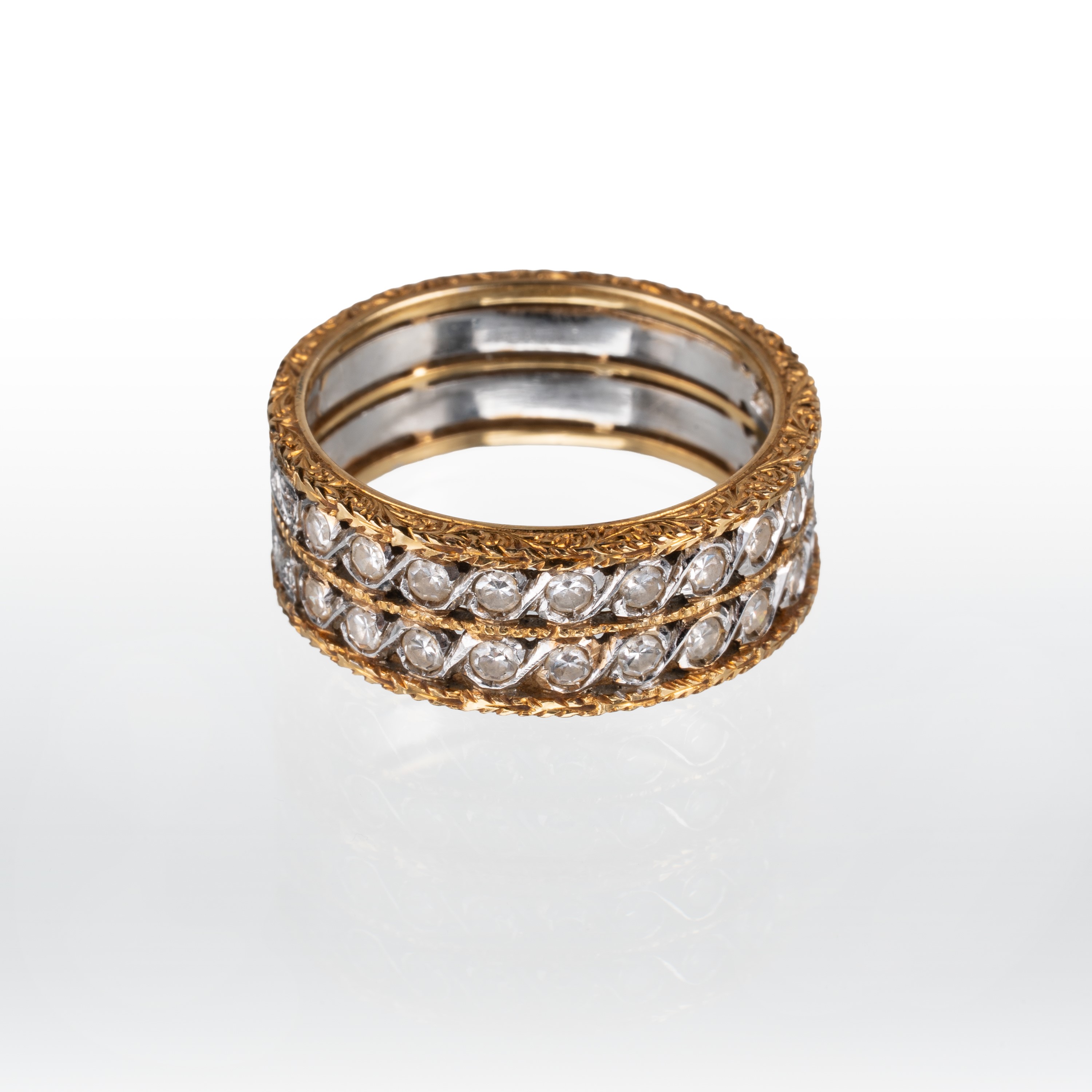 Anello in oro giallo e bianco 18 kt con diamanti, firma F. Buccellati