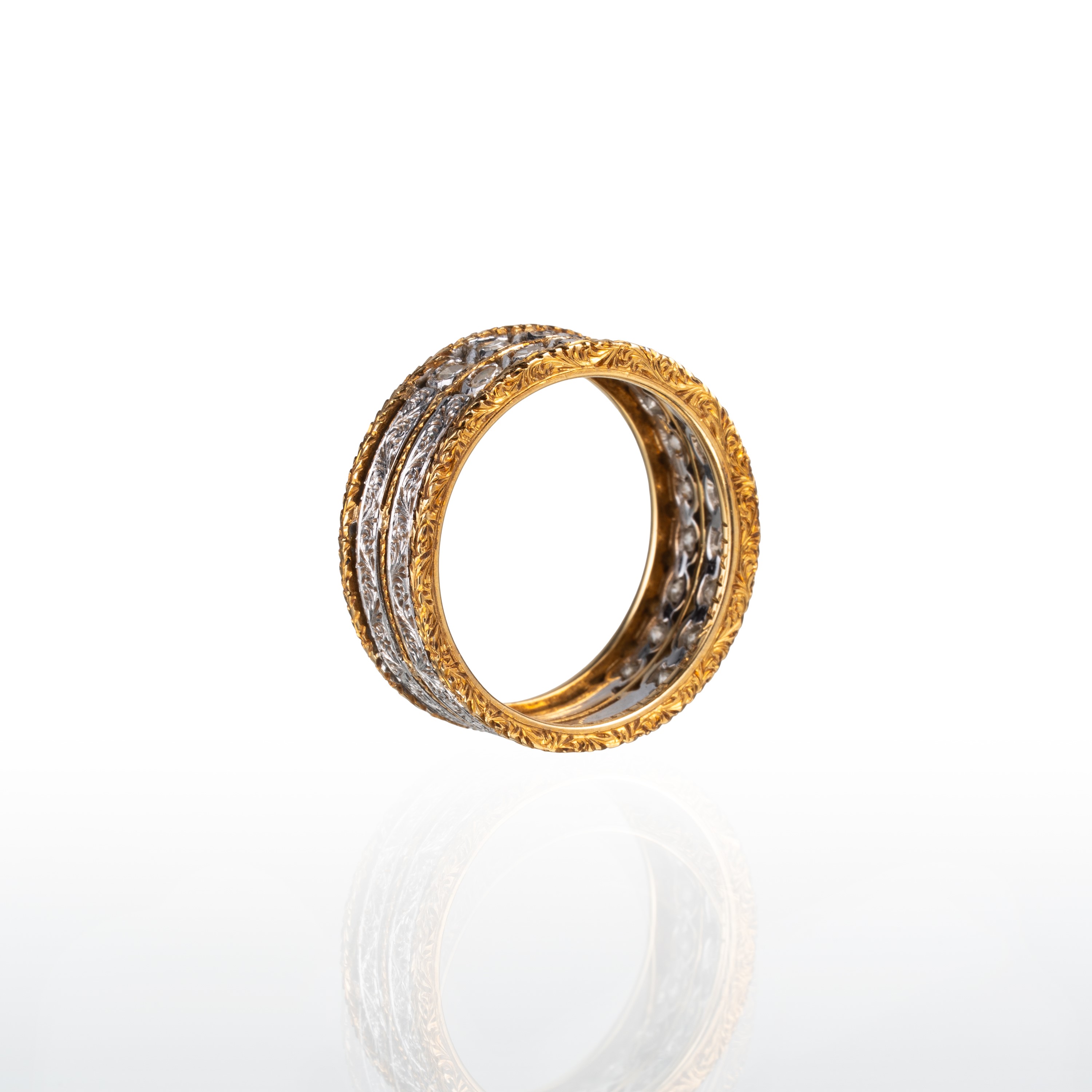 Anello in oro giallo e bianco 18 kt con diamanti, firma F. Buccellati