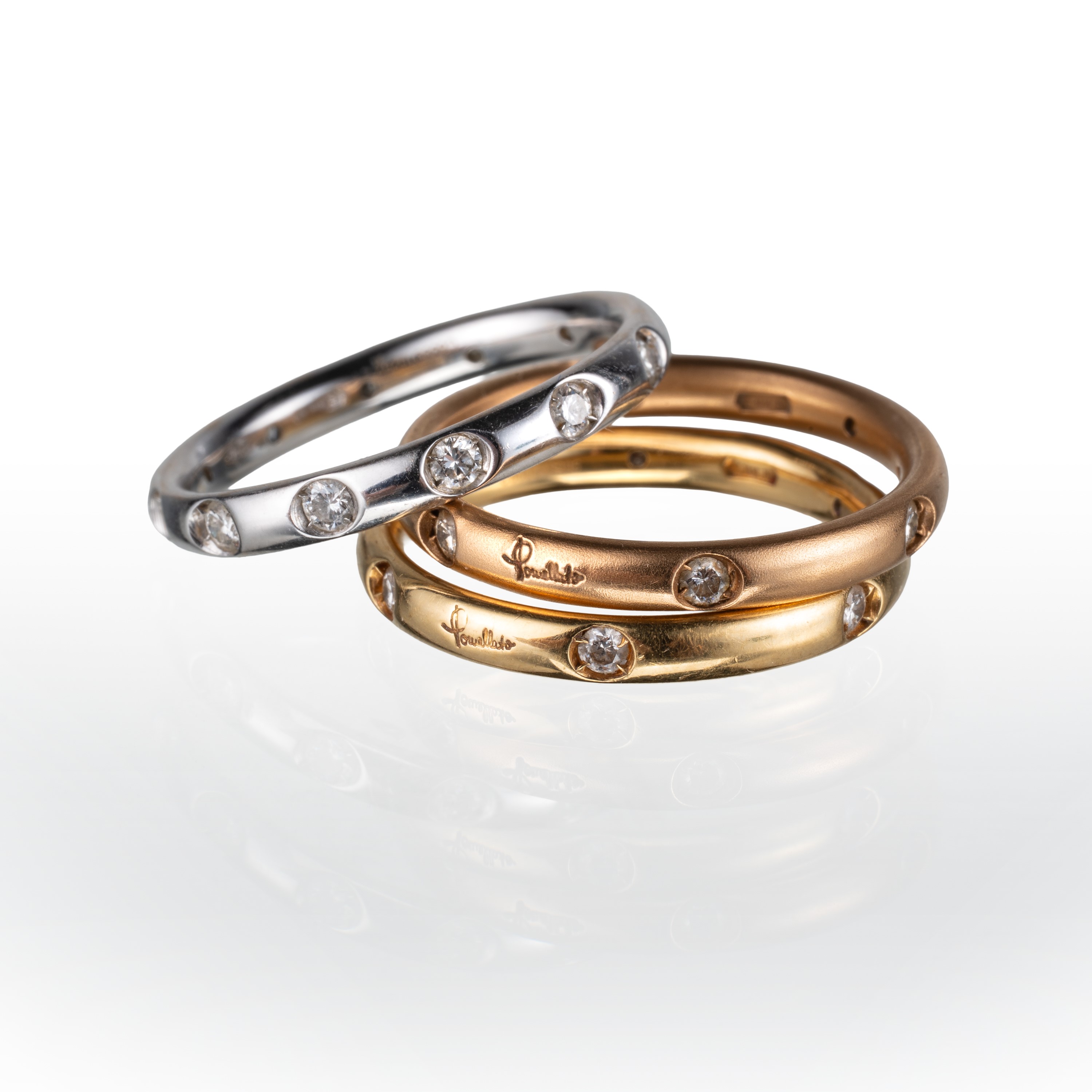 Pomellato - Tre fedine in oro 18 kt con diamanti modello “Lucciole”