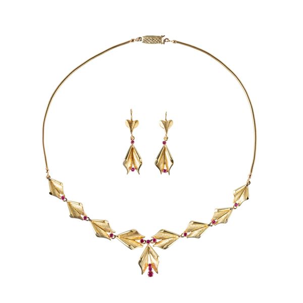 PARURE GIROCOLLO E ORECCHINI IN ORO 18 KT CON RUBINI
