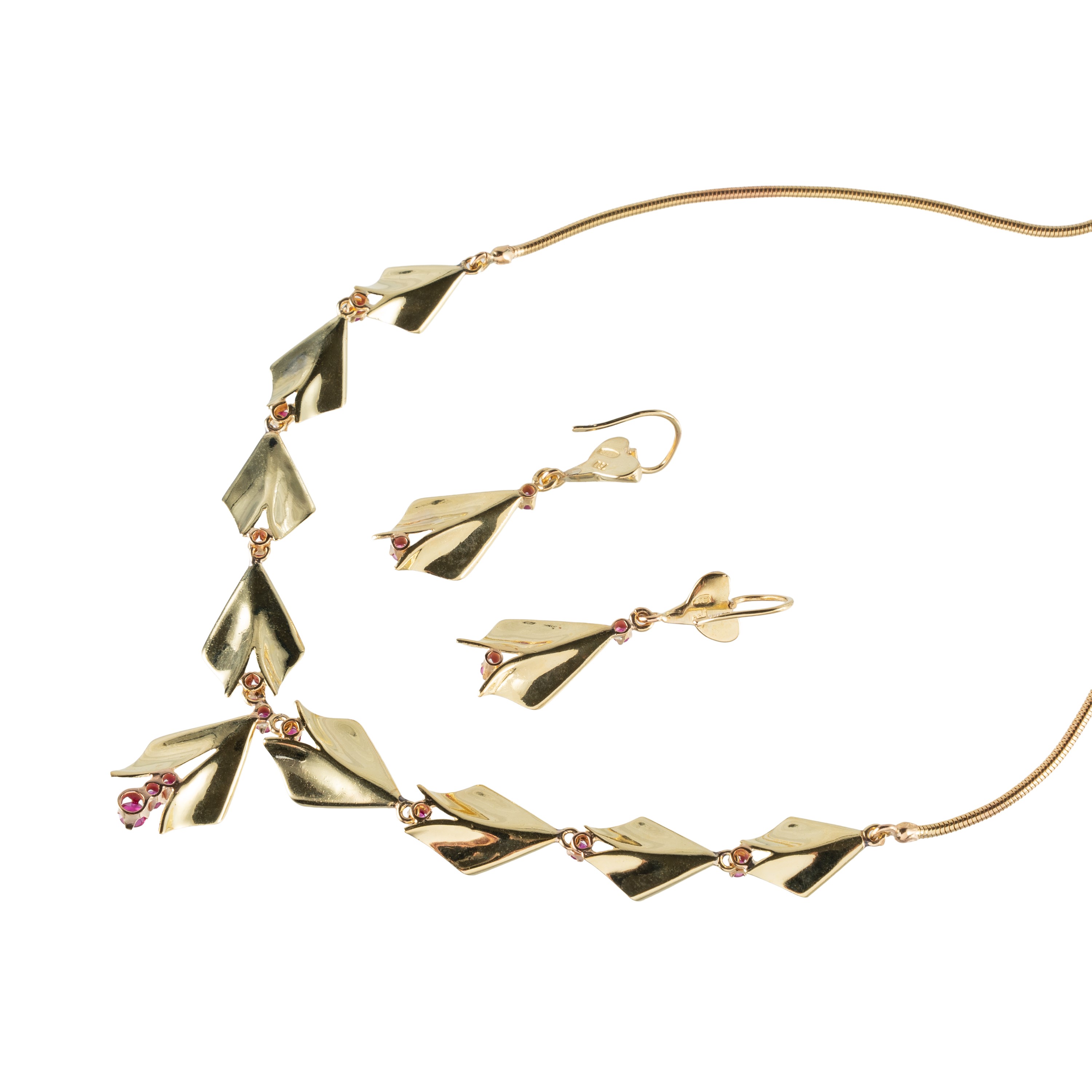 Parure in oro 18 kt con rubini, girocollo e orecchini