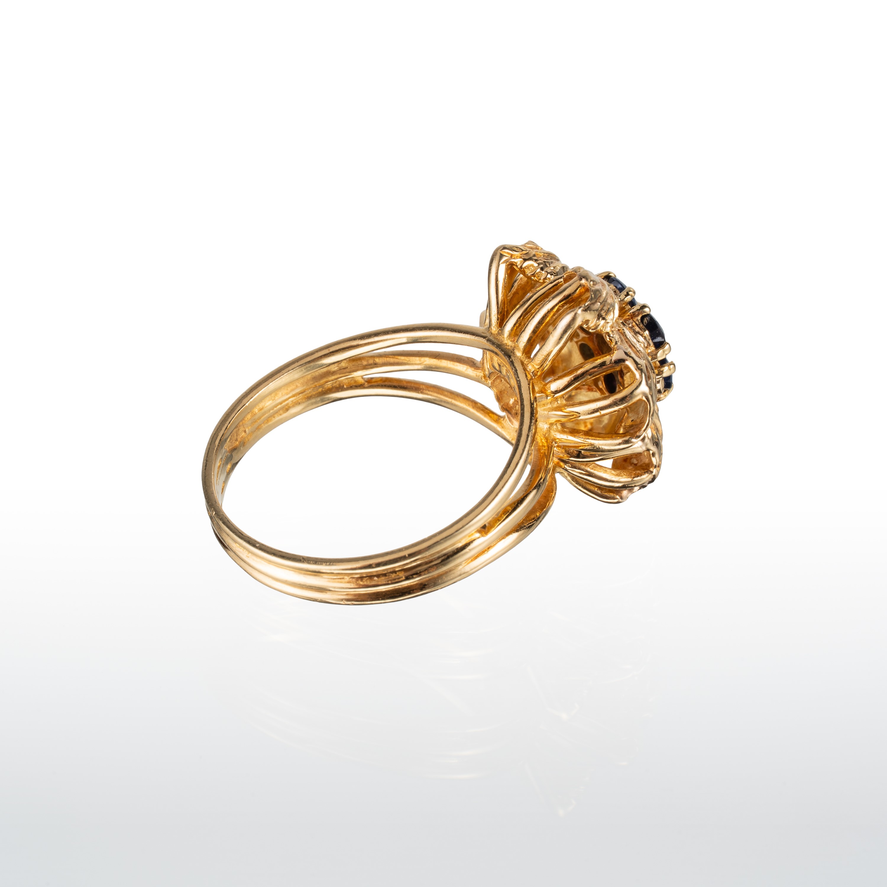 Anello fiore, oro giallo 18 kt con diamante e zaffiri
