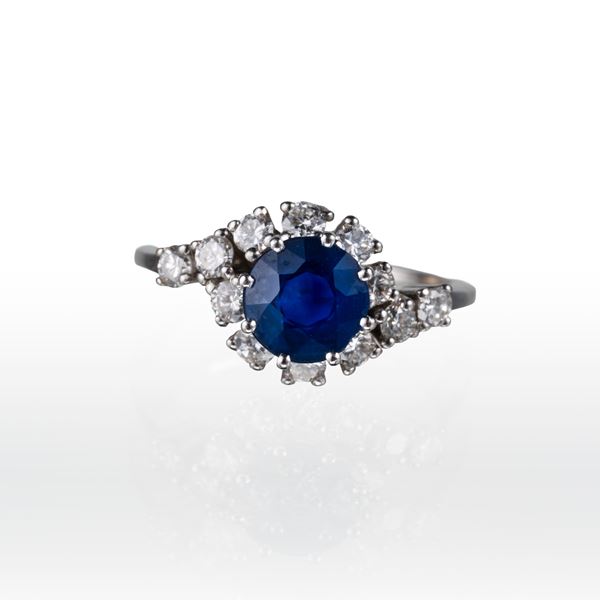ANELLO IN ORO BIANCO 18 KT CON ZAFFIRO E DIAMANTI